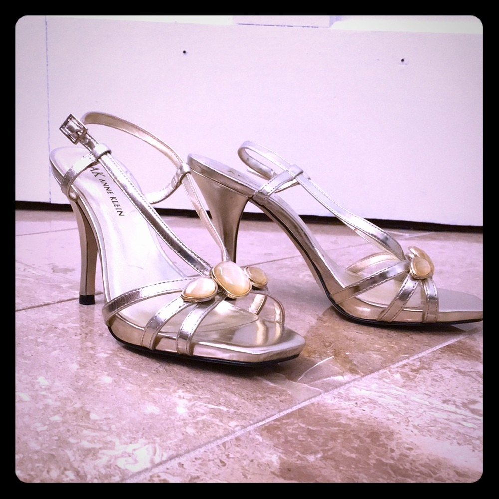 Anne Klein gold dress shoes